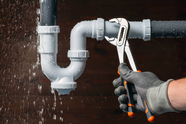 Professional Emergency Plumber technician working in Rochester, IL